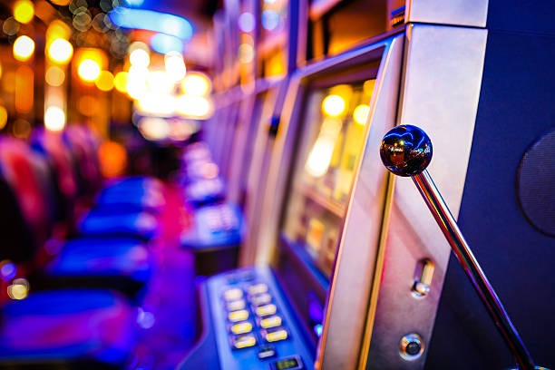 hanabet Fortune Rabbit slot game interface with five reels and payout table